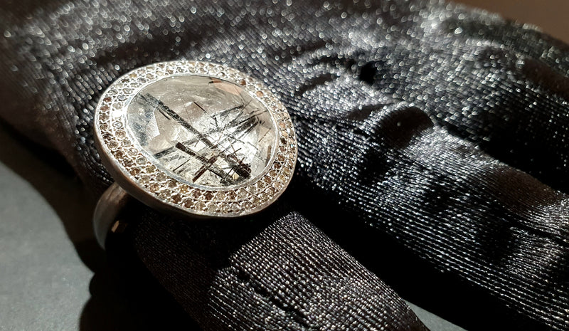 Anello in Argento con Diamanti e Quarzo