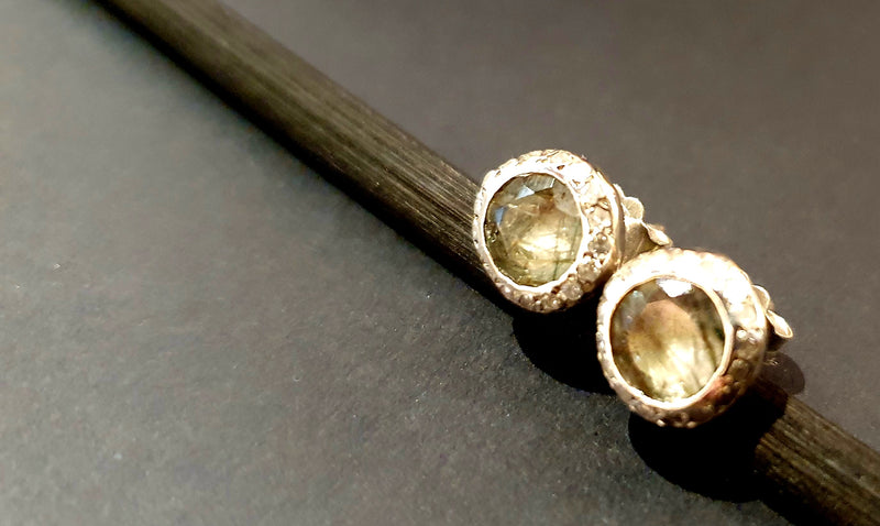 Silver earrings with diamonds and quartzite
